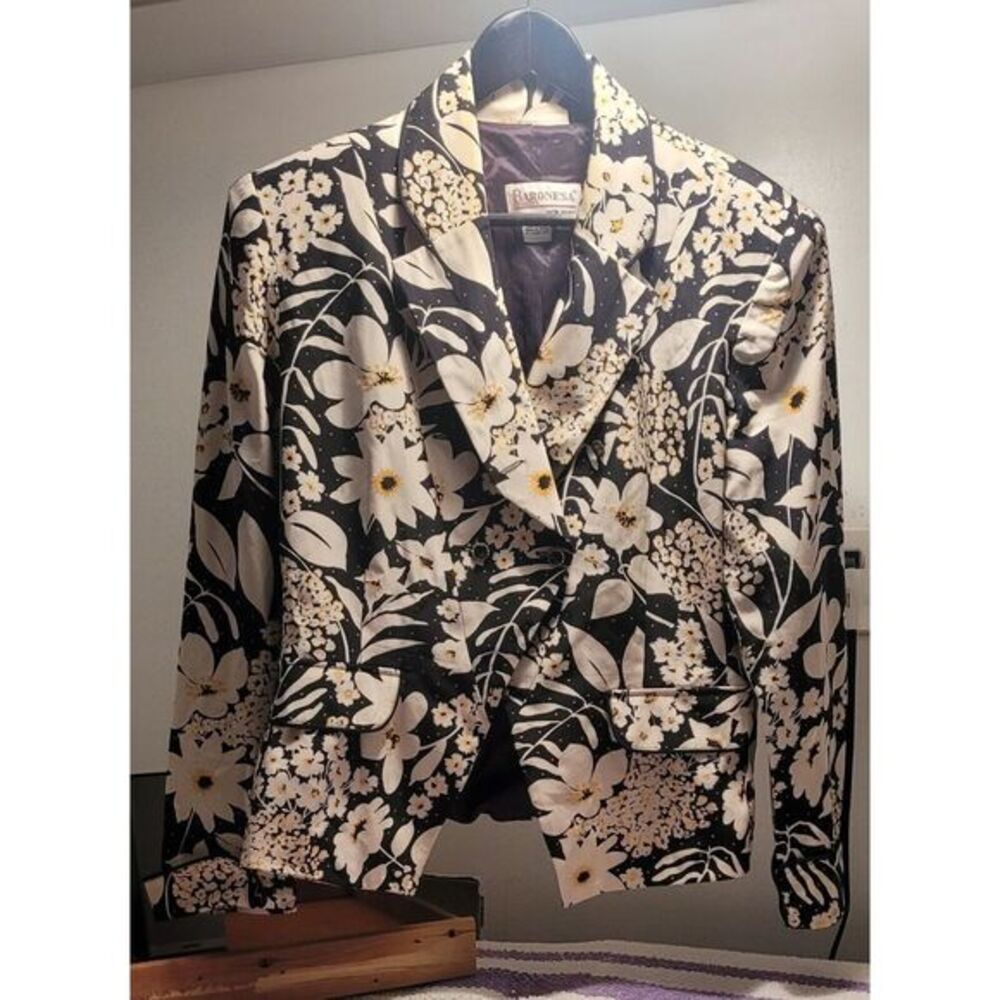 100 % Silk Skirt Suit For Women Size‎ 16 , With Shoulder Pads , Pleated Skirt